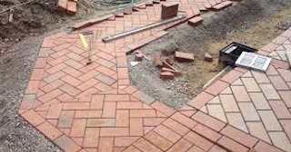 Укладка тротуарной плитки в Сестрорецке в октябре