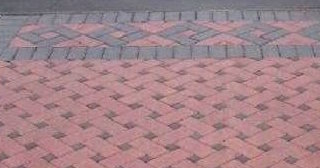 Укладка тротуарной плитки на старое бетонное основание в Сестрорецке в октябре