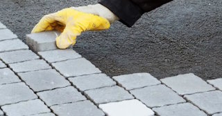 Укладка брусчатки в Сестрорецке - цена от 820 руб. за м2 | ТротуарнаяПлитка