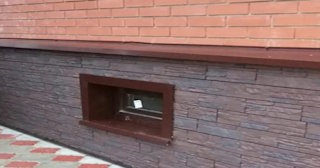 Облицовка цоколя панелями под камень в Сестрорецке в октябре