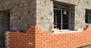 Профессиональная облицовка цоколя дома в Сестрорецке в октябре