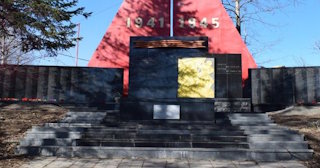 Профессиональное благоустройство памятников в Сестрорецке в октябре